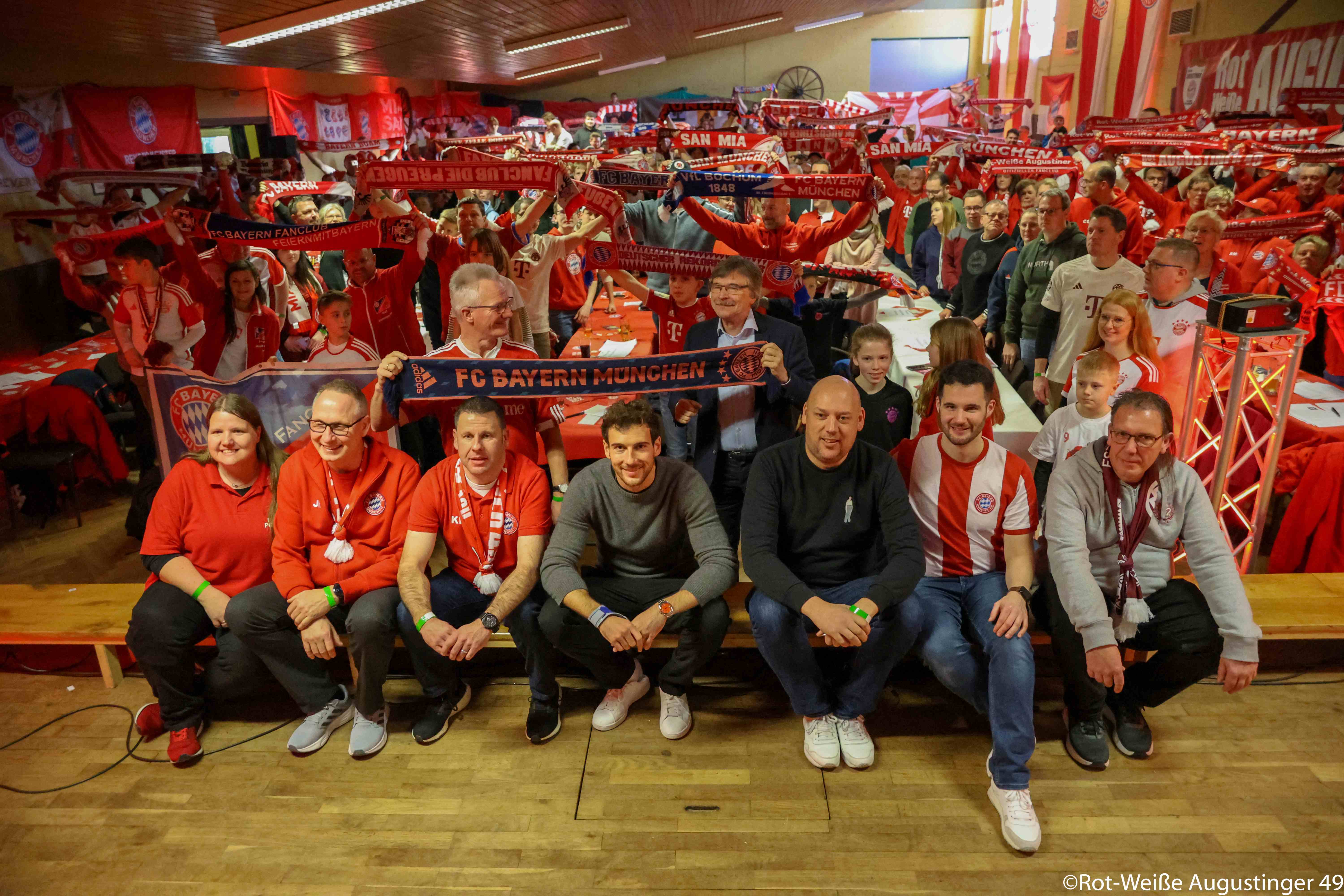Rot Weiße Augustiner Neujahrsbesuch Leon Goretzka 226 von 246gruppe